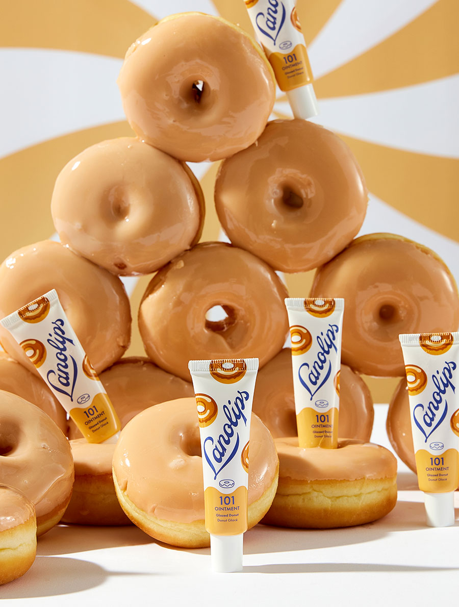 Lanolips' 101 Ointment Multi-Balm Glazed Donut is flavored super-rich balm gives you 5/5 in hydration and it penetrates & seals in moisture to give intense hydration for dry & chapped lips, skin patches, cuticles, elbows & more.
